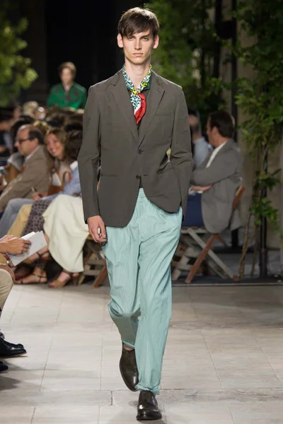 Look 24